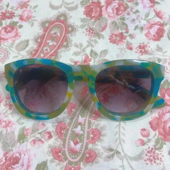 Wildfox Classic Fox Green and Blue Tortoiseshell Cateye Sunglasses Summer - Picture 2 of 7